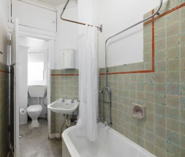Art Deco Charm with Stunning Yarra River & MCG Views - Photo 1