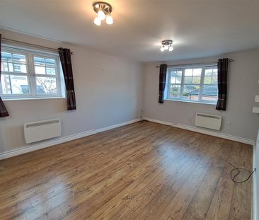 2 bed house to rent in Arundel Drive, Borehamwood, WD6 - Photo 3