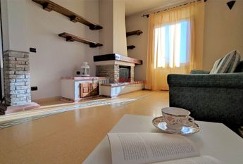 Appartamento di pregio in villa bifamiliare con ingresso indipendente, arredato