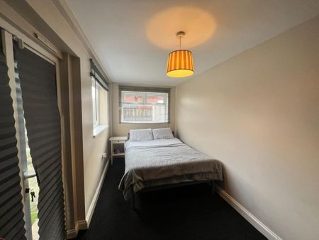 1 bedroom Flat To Let - Photo 3