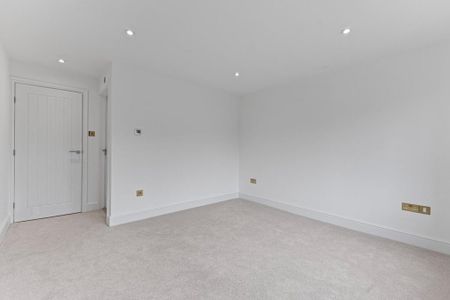 5 bedroom detached house to rent - Photo 5