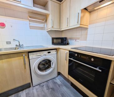 Rosida Gardens, Hill Lane, SO15 - Photo 4