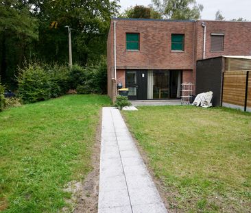 Volledig gerenoveerde half-open bebouwing met grote tuin, 3 slaapka... - Photo 1