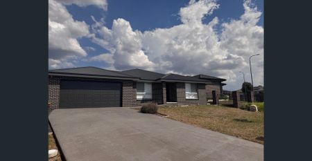 Family Home in North Tamworth - Photo 2
