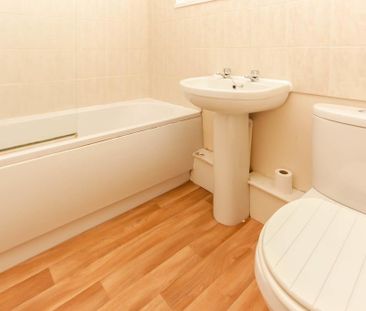 3 bedroom semi-detached house to rent - Photo 5