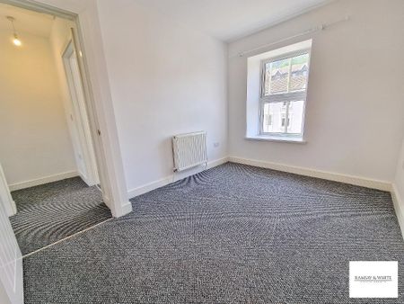 3 bedroom end of terrace house to rent - Photo 5