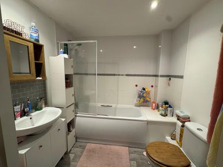 2 bedroom ground floor flat to rent - Photo 5