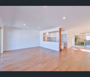 Luxury Three-Level Townhouse with Panoramic Oxford Street Views in ... - Photo 4