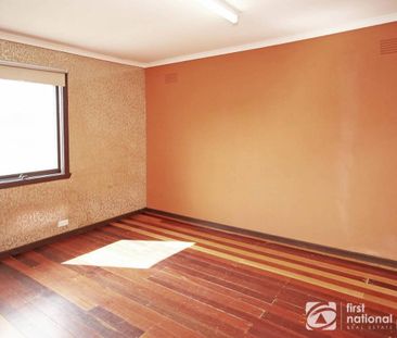 CENTRALLY LOCATED FAMILY HOME WITH BUNGALOW - Photo 5