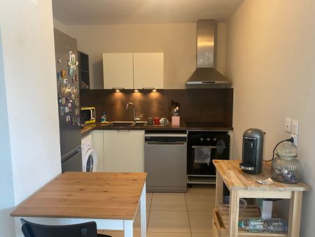 Location Appartement 3 pièces 71m² - Photo 3