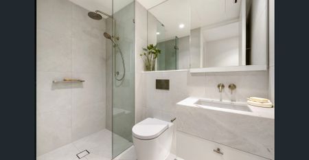 AVAILABLE NOW - Stunning Absolute Beachfront 3-Bed Residence in Royale Gold Coast - Photo 2
