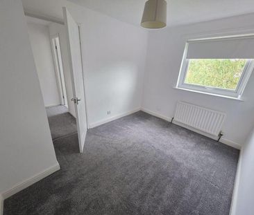 3 bedroom end of terrace house to rent - Photo 4