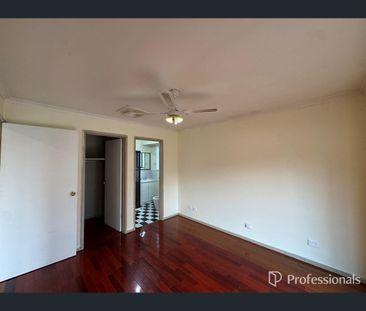28 Currunghi Court, St Albans, Vic 3021 - Photo 3