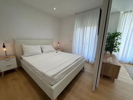 1 bedroom luxury Flat for rent in Madrid, Spain - Photo 2