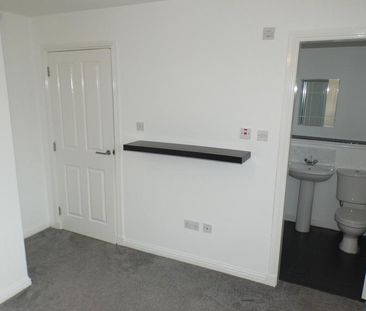 2 bedroom flat to rent - Photo 4