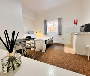 Studio to rent - Photo 3