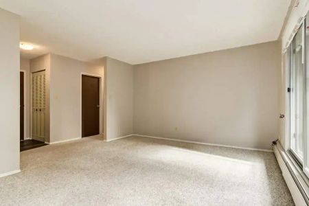 1 Bedroom - Photo 2