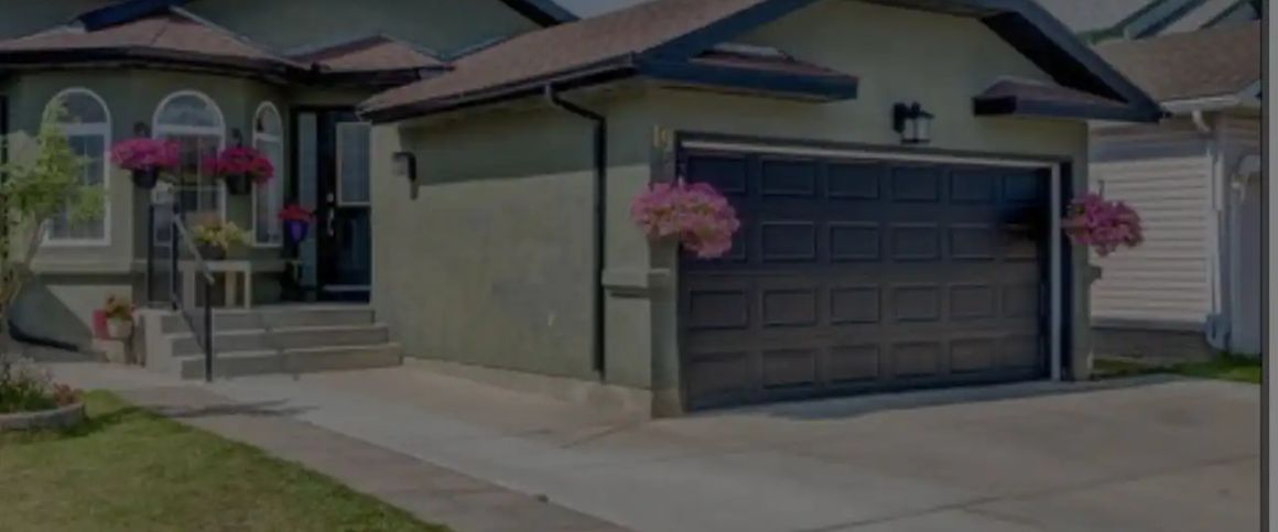 $2200 Main Floor House in Applewood — 3 Bedrooms Main Floor - Photo 1