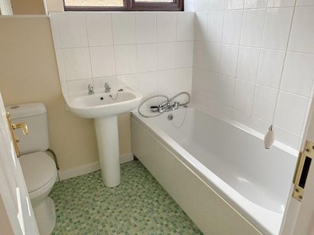 2 bedroom semi-detached bungalow to rent - Photo 4