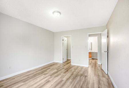 Bright 2 Bedroom Apartment In Desirable St Albert - Photo 2