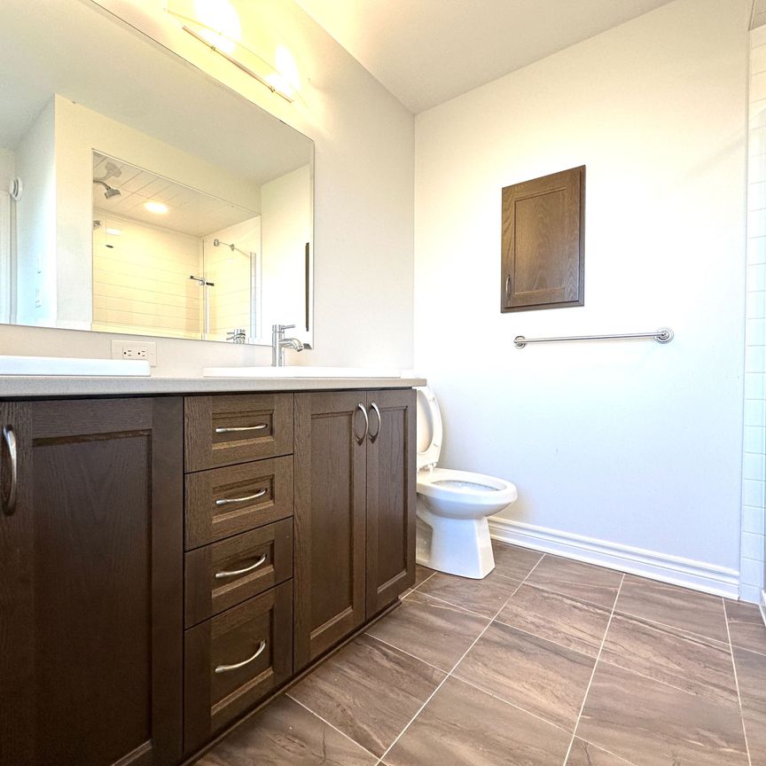 For Lease - 532 Supernova Street, Blossom Park - Airport and Area, Ontario - Photo 1