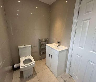 Page Moss Lane Bed Town, L14 - Photo 6