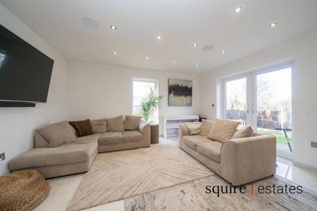 3 bedroom detached house to rent - Photo 2