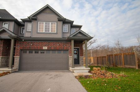 **BRAND NEW** Gorgeous 4 Bedroom House in Welland!! - Photo 3