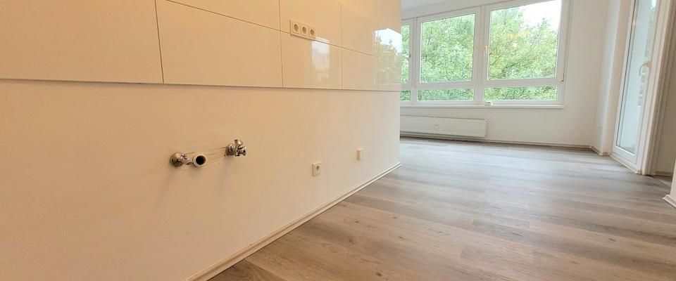 Aussicht über Freisenbruch! Helle 4-Zimmer-Wohnung mit Balkon! - Photo 1