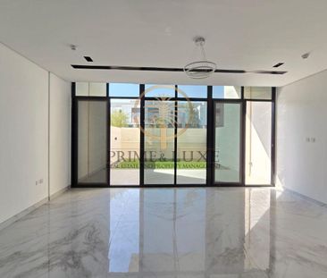 4 BR | Single Row | Contemporary Style - Photo 1