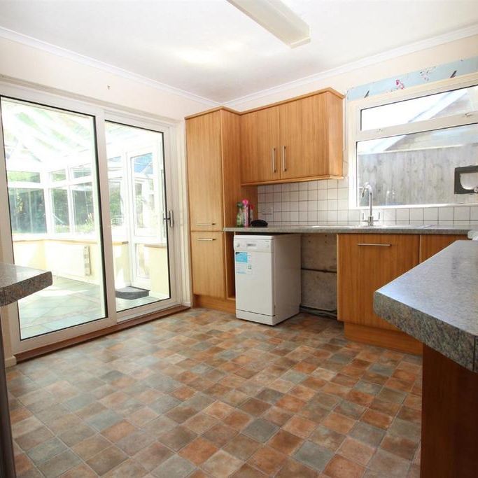 3 bedroom detached bungalow to rent - Photo 1