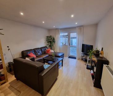 2 Bed Terraced House, Canterbury Place, SE17 - Photo 1