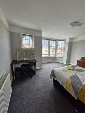 1 bedroom in a house share to rent - Photo 4