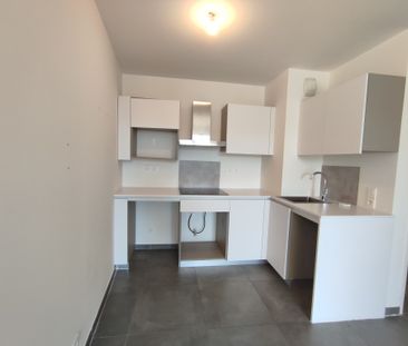 Location Appartement 3 pièces 58m² MARSEILLE 8ème - Photo 5