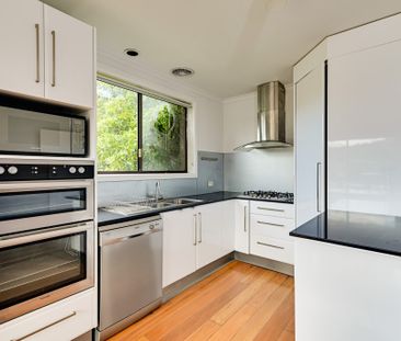 Four bedrooms and one Bathroom house in Lindisfarne Available NOW - Photo 5