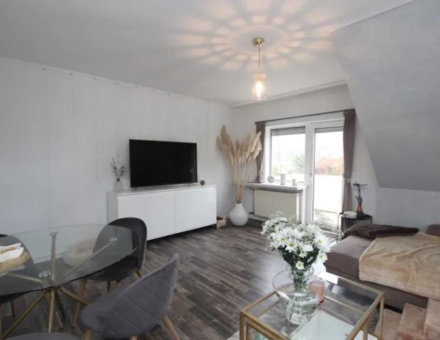 Charmante 3-Zimmer-Dachgeschosswohnung mit Balkon in Vellmar zu vermieten - Photo 1