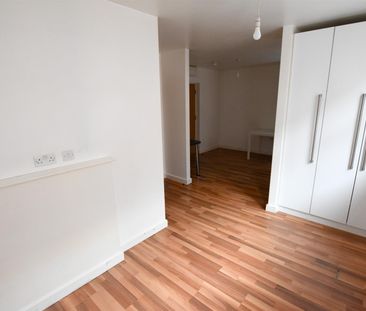 Erskine Street - Photo 1