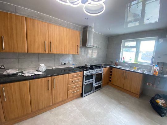 Room in a Shared House, Redriffe Road, E13 - Photo 1