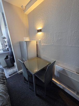 Bedsit, Montpelier Road, BN1 - Photo 1