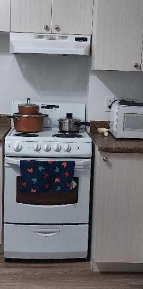 Cession de bail appart 1 chambre à coucher et 1 salle de bain - Photo 1