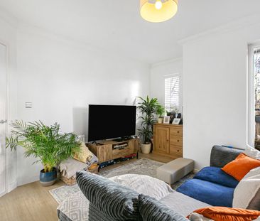 Byron Road, Addlestone, Surrey, KT15 2SX - Photo 1