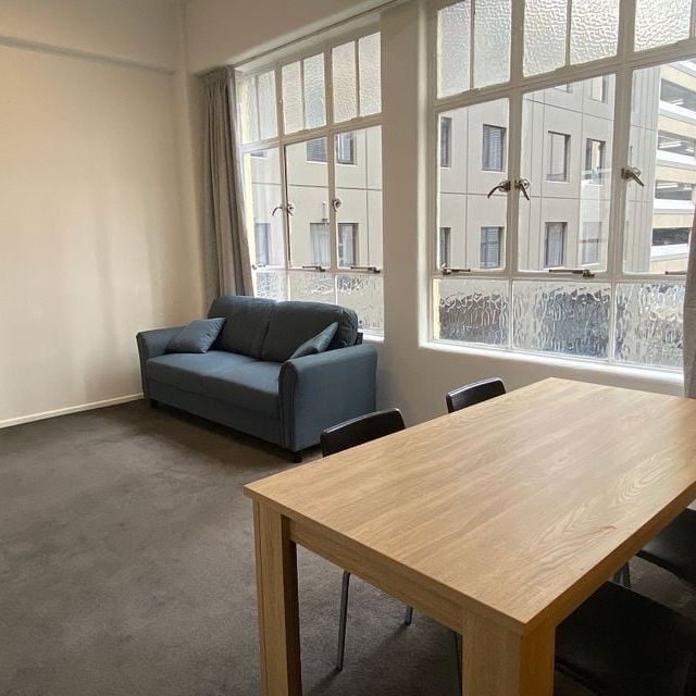Large 1 bedroom unit, Central Queen Street, CBD - Photo 1
