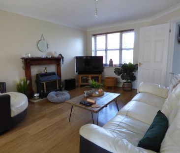 4 bedroom semi-detached house to rent - Photo 5