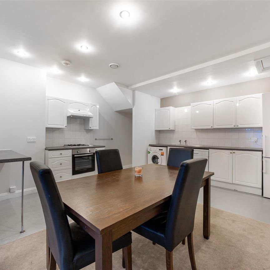 2 bed flat to rent in Holly Avenue, Newcastle Upon Tyne, NE2 - Photo 1