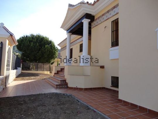 Alquiler de casa o chalet independiente en Pinos de Alhaurín - Photo 1