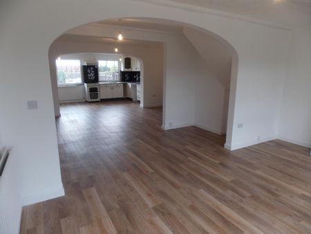 3 bedroom semi-detached house to rent - Photo 2