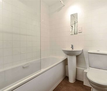 A well presented apartment in the heart of Sevenoaks town. - Photo 4