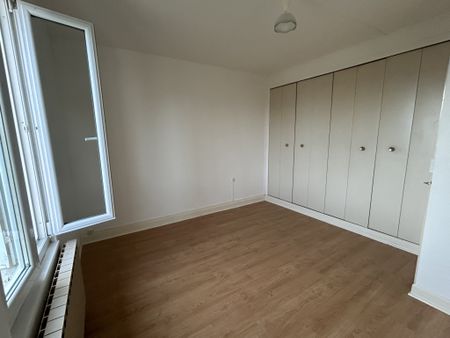 Location Maison 5 pièces 106m² LE BREUIL 71670 - Photo 2