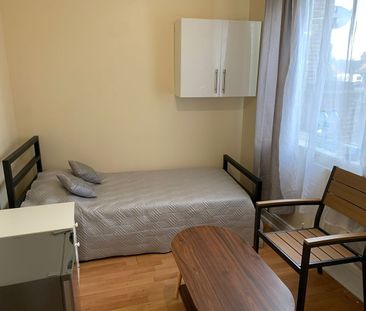 Room in a Shared Flat, Bowes Road, N11 - Photo 4
