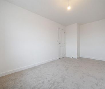 4 bedroom semi-detached house to rent - Photo 4